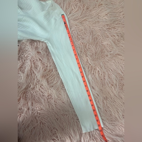 White House Black Market v-neck long sleeve sweater - Picture 6 of 9